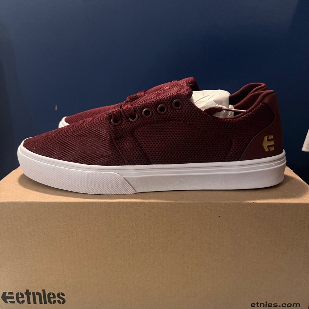 Etnies Men’s Stratus size 9 in Burgundy / Tan